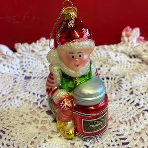 2004 Yankee Hollyberry Ornament